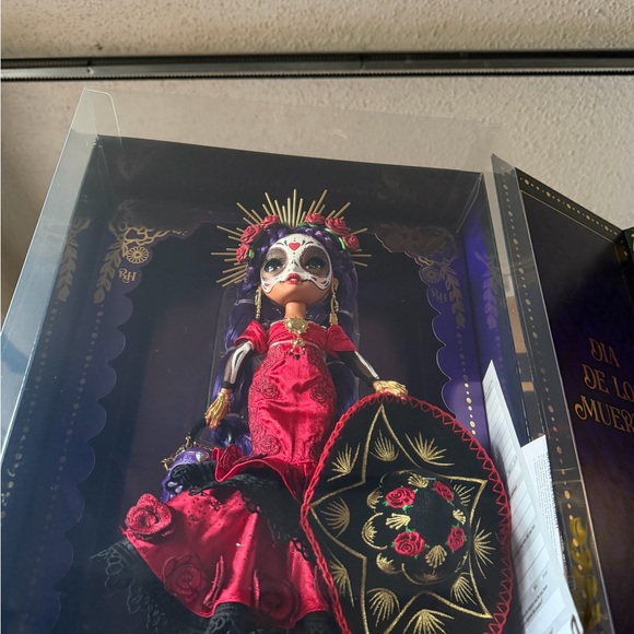 Rainbow High™ 2022 Celebration Edition Día De Los Muertos - New - Picture 3 of 16